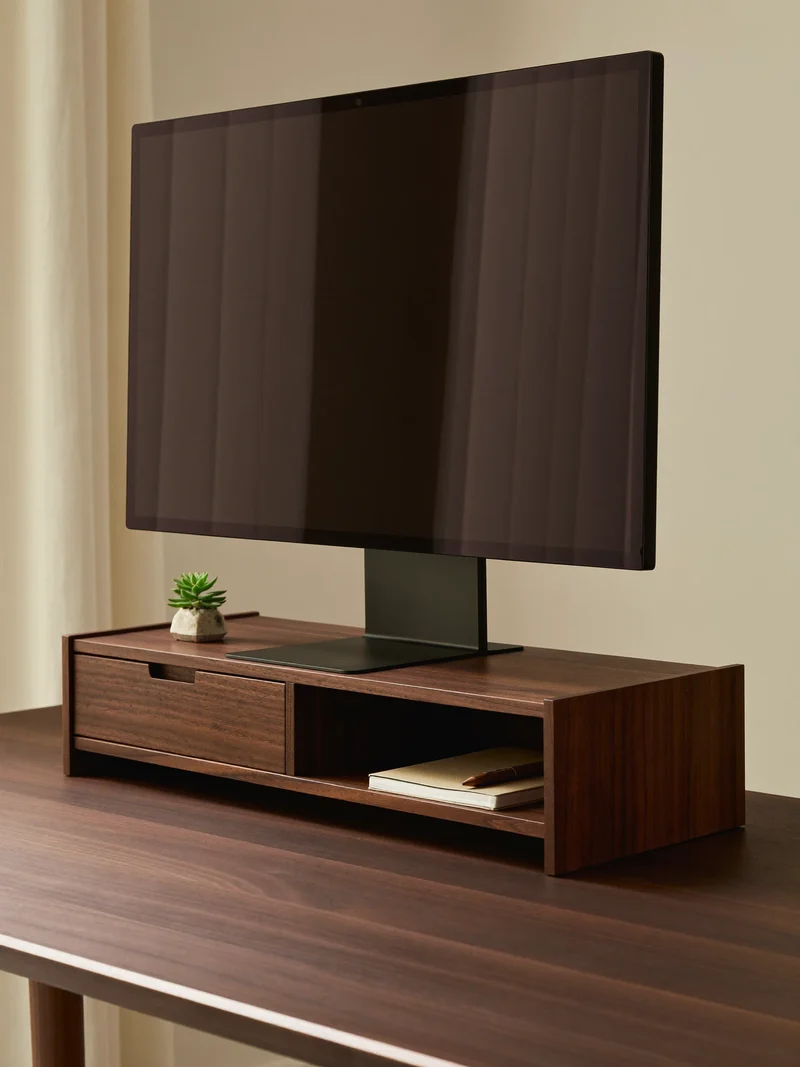 Rialzo monitor in legno con piccolo cassetto e ripiano per cancelleria